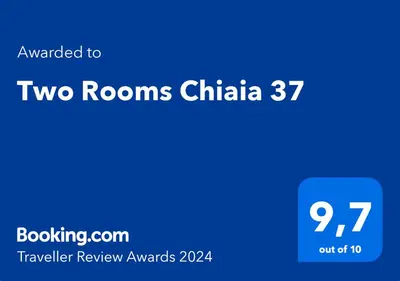 Certificato, attestato, insegna o altro documento esposto da Two Rooms Chiaia 37