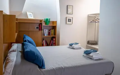 Letto o letti in una camera di GLIKA APPARTAMENTO NAPOLETANO