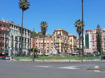 Vista generica su Napoli o vista sulla città dall'interno dell'appartamento