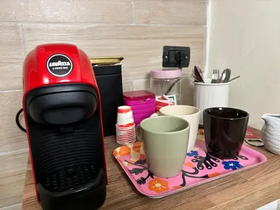 Set per la preparazione di tè e caffè presso MareLuna Guest House