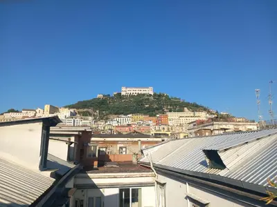 Vista generica sulle montagne o vista sulle montagne dall'interno dell'appartamento