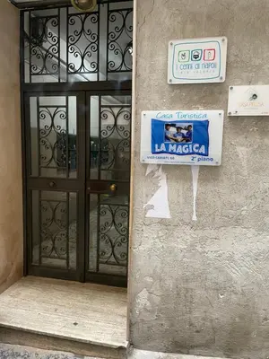 Certificato, attestato, insegna o altro documento esposto da La Magica