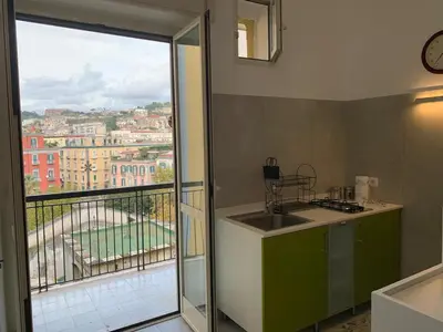 Cucina o angolo cottura di Tre camere al centro di Napoli
