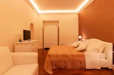 TV o dispositivi per l'intrattenimento presso Monolocale romantico a Napoli