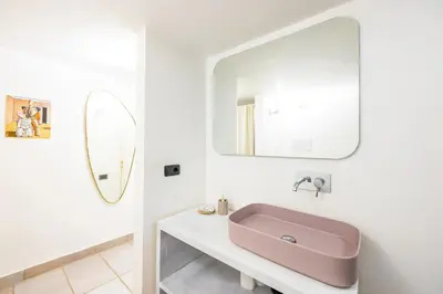 Bagno di Hidden Gem on Chiaia pedastrian area by Napoliapartments