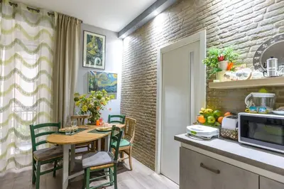 Cucina o angolo cottura di CASABARINA live in the Center of Naples