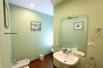 Bagno di Casa Toledo - Piazza Municipio LUMA HOME