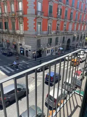 Vista generica su Napoli o vista sulla città dall'interno dell'affittacamere