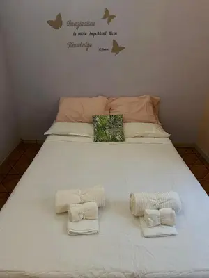 Letto o letti in una camera di EAT SLEEP &LoVE