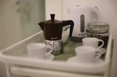 Set per la preparazione di tè e caffè presso La Suite del Porto Antico