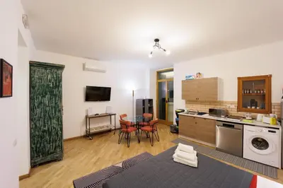 Cucina o angolo cottura di Dante Studio Apartment Super Central next metro By HouseinNaples