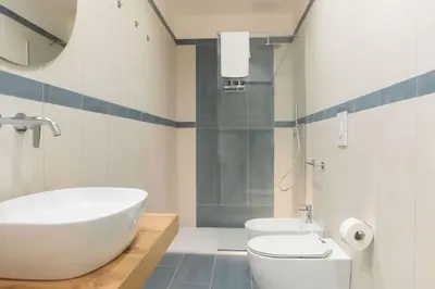 Bagno di 6 N'amore, Nel cuore di Napoli
