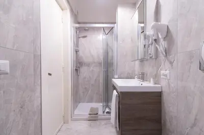 Bagno di Grandi Residenze Napoli- Piazza Carità con vista