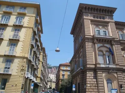 Vista generica su Napoli o vista sulla città dall'interno dell'appartamento