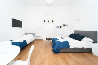 Letto o letti in una camera di Home Smart Rent Appartamento nei pressi di Via Toledo 2 camere da letto