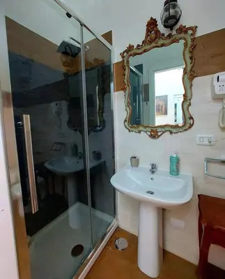 Bagno di Ampio appartamento con terrazza nel Centro Storico di Napoli - Domus Carbonari