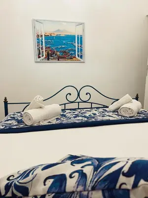 Letto o letti in una camera di Ampio appartamento con terrazza nel Centro Storico di Napoli - Domus Carbonari