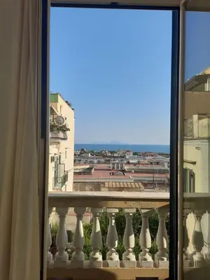 Vista generica sul mare o vista sul mare dall'interno dell'appartamento