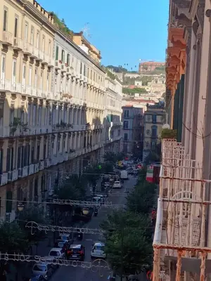 Vista generica su Napoli o vista sulla città dall'interno del bed & breakfast