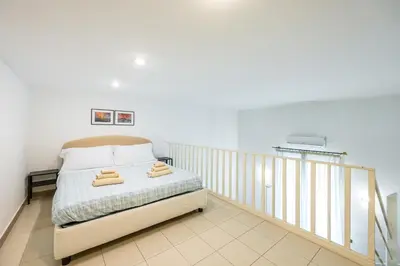 Letto o letti in una camera di Centrally Located By The Sea Prestigious