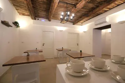 Set per la preparazione di tè e caffè presso Ai 13 Gradoni di Chiaia