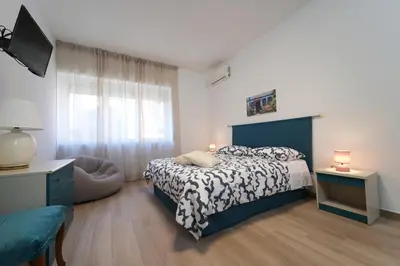 Letto o letti in una camera di Panorama Vesuvius Affittacamere Guesthouse with Lift near to Subway in Napoli Center
