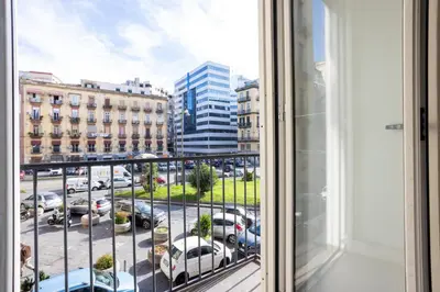 Vista generica su Napoli o vista sulla città dall'interno dell'appartamento