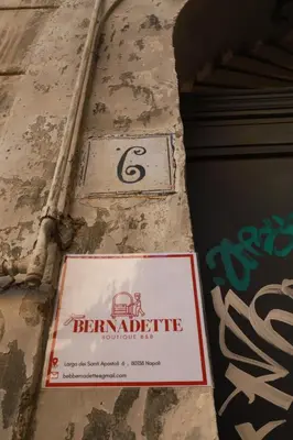 Certificato, attestato, insegna o altro documento esposto da Bernadette Boutique