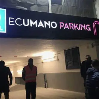 Certificato, attestato, insegna o altro documento esposto da Hugo's Home