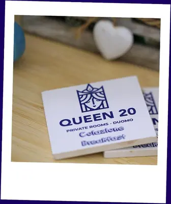 Certificato, attestato, insegna o altro documento esposto da Queen 20 Luxury Duomo