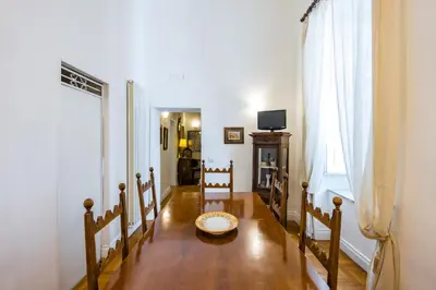 TV o dispositivi per l'intrattenimento presso Cavour Art and Museum Flat by NapoliApartments