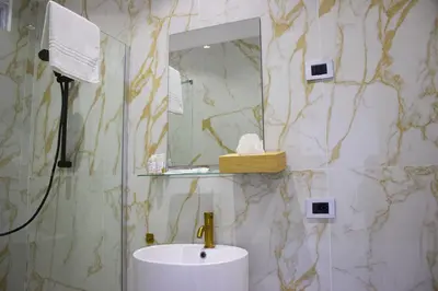 Bagno di Residenza Angioina