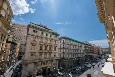 Vista generica su Napoli o vista sulla città dall'interno dell'affittacamere