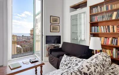 Area soggiorno di Cozy Apartment In Napoli With Wifi