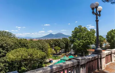 Vista generica sulle montagne o vista sulle montagne dall'interno dell'appartamento