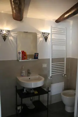 Bagno di Appartamento sul Teatro Romano Antico