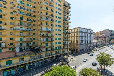 Vista generica su Napoli o vista sulla città dall'interno dell'appartamento