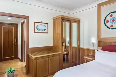 Letto o letti in una camera di Renaissance Naples Hotel Mediterraneo