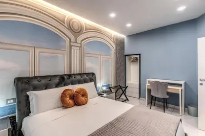 Letto o letti in una camera di Sanità Naples Central Grand Apartment for 10 Guest
