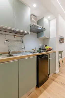 Cucina o angolo cottura di Giantri Home Spaccanapoli Metro Duomo centro storico Napoli sotterranea Crist velato Cappella Sansevero a 5 min dal porto