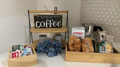 Set per la preparazione di tè e caffè presso Parthenope House