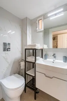 Bagno di Design flat next to Via Toledo up to 4 people