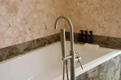 Bagno di Odeon Neapolis Historic Luxury Residence