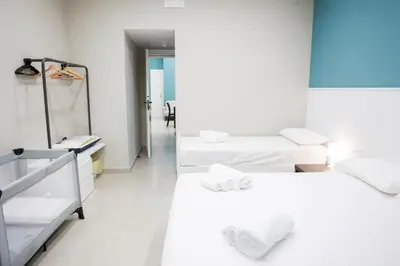 Letto o letti in una camera di SAN GREGORIO ARMENO ! Family Suite di Lusso in Palazzo Storico con Cucina