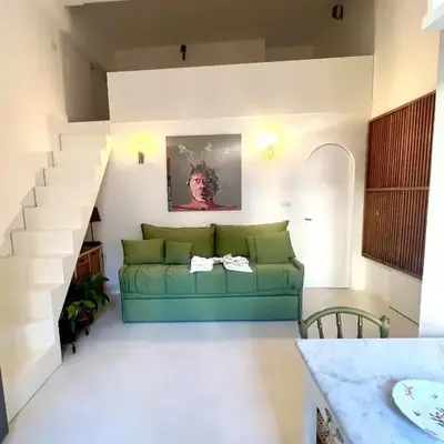 Alice's new studio apartment in the center of Chiaia