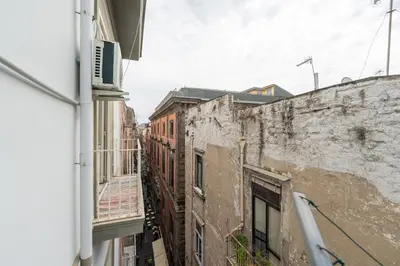 Vista generica su Napoli o vista sulla città dall'interno dell'appartamento