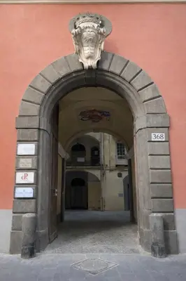 Facciata o entrata di Casa Schiattarella Napoli