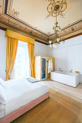 Letto o letti in una camera di Themis Toledo - Private Spa Apartment