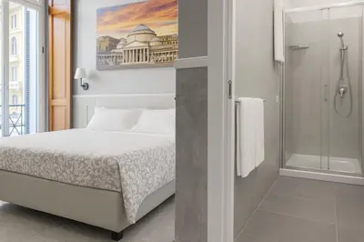 Bagno di Piazza Bovio 22