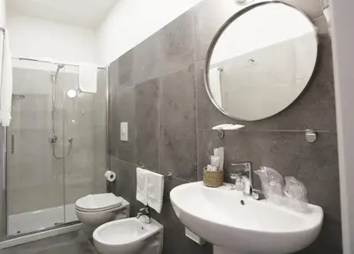 Bagno di Piazza Bovio 22